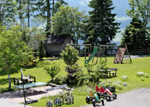 Kinderspielplatz mit Fuhrpark