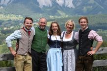 Ihre Gastgeberfamilie Hans und Karin mit Martin,Michael und Marie